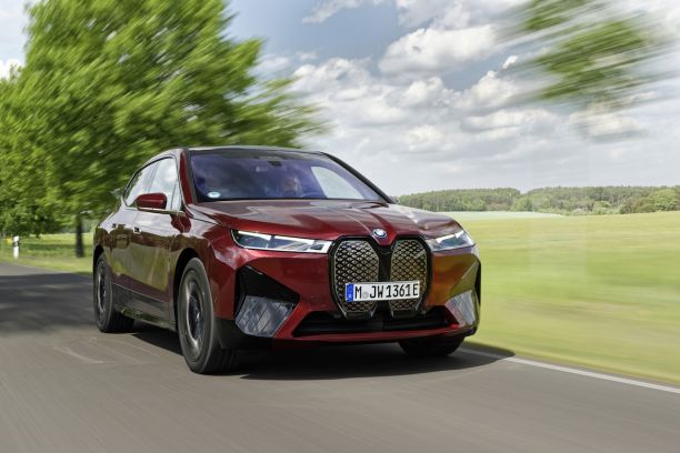 BMW iX (2021-2023) – schematy bezpieczników i przekaźników