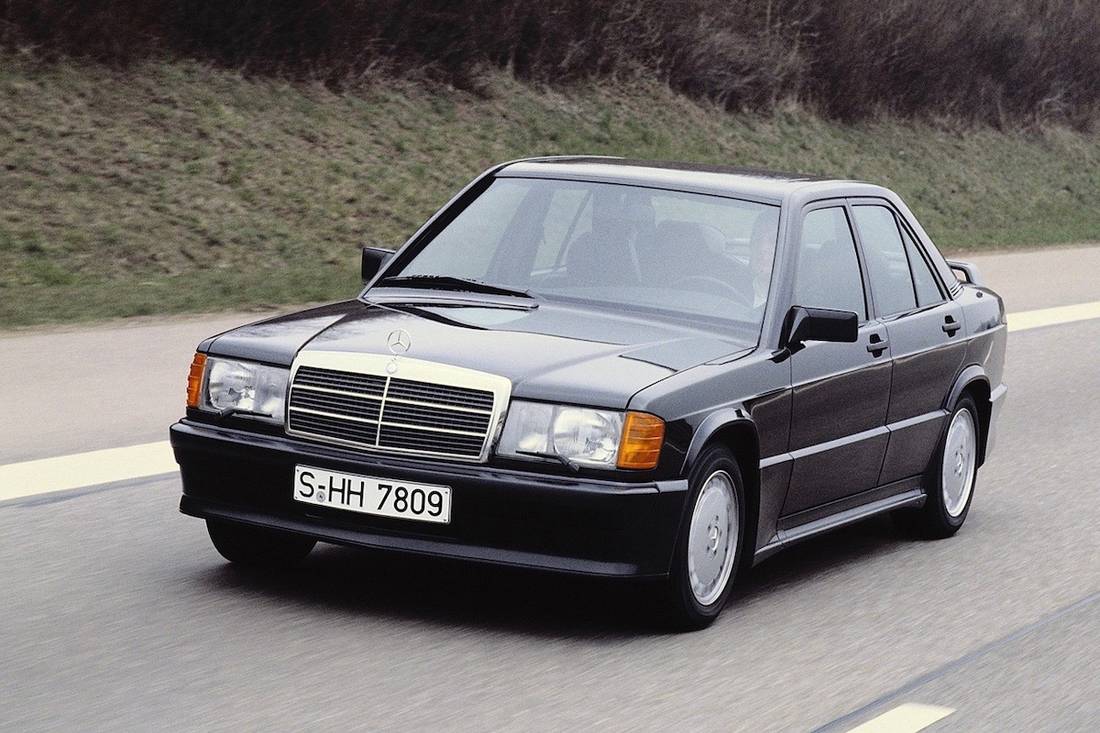 Mercedes-Benz 190 (1982-1993) – schematy bezpieczników i przekaźników
