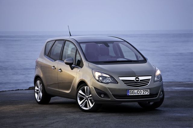 Opel Meriva B (2010-2011) – schematy bezpieczników i przekaźników