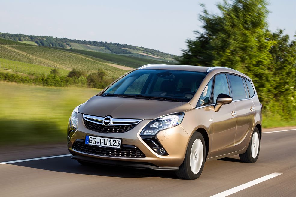 Opel Zafira C Tourer (2012-2013) – schematy bezpieczników i przekaźników