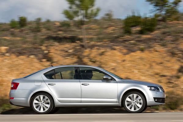 Skoda Octavia III (2014) – schematy bezpieczników i przekaźników