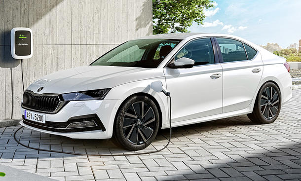 Skoda Octavia iV plug-in (2020) – schematy bezpieczników i przekaźników