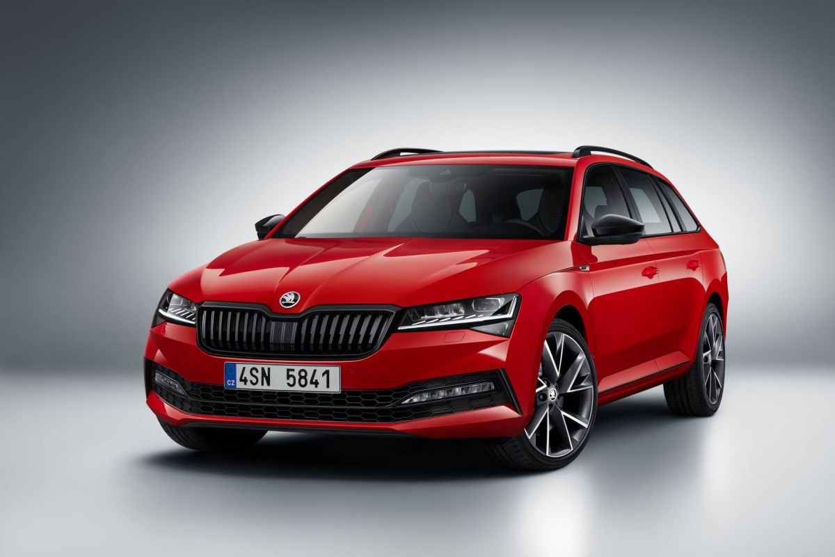 Skoda Superb III (2023) – schematy bezpieczników i przekaźników