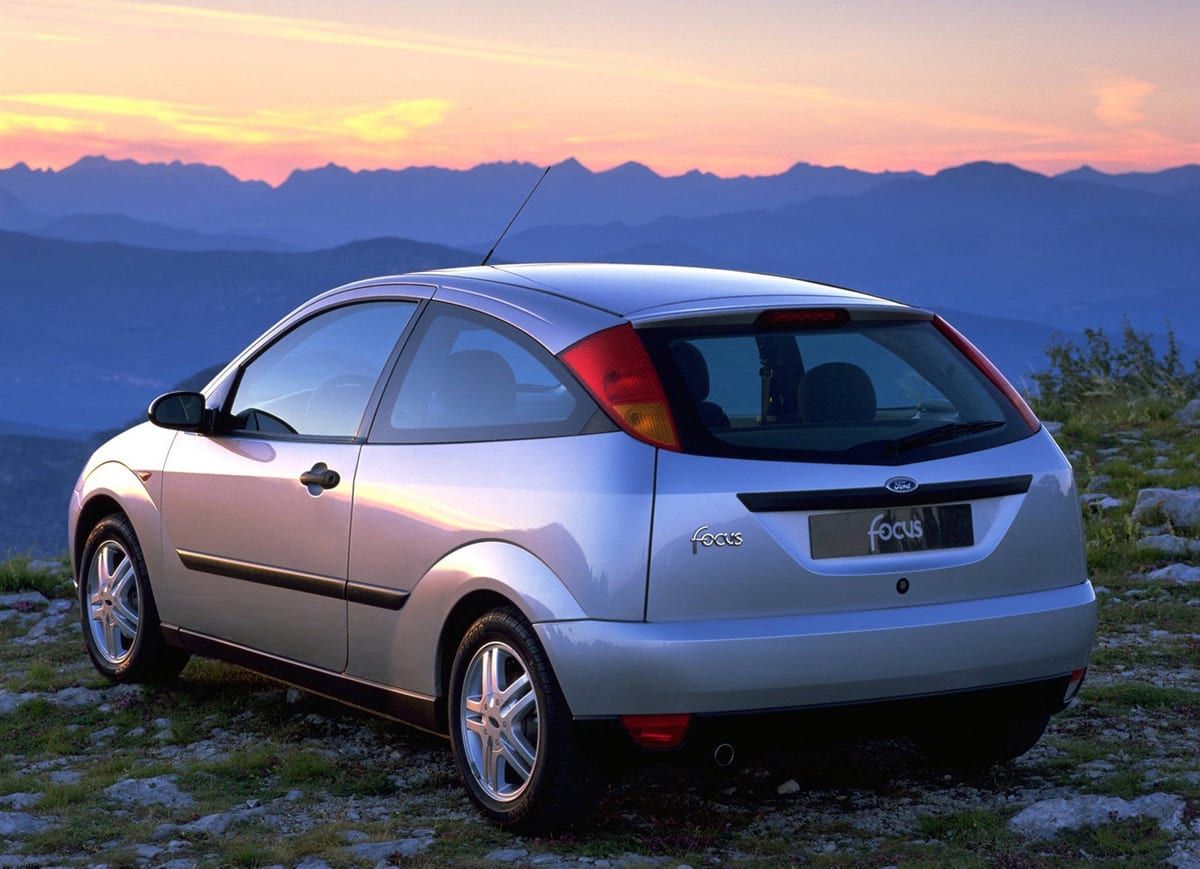 Ford Focus I (1998-2004) (wersja europejska) – schematy bezpieczników i przekaźników