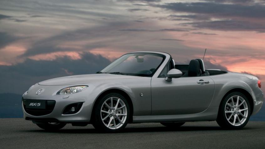 Mazda MX-5 III (2006) – schematy bezpieczników i przekaźników