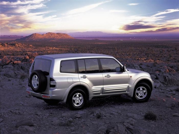 Mitsubishi Pajero III (1999-2006) – schematy bezpieczników i przekaźników