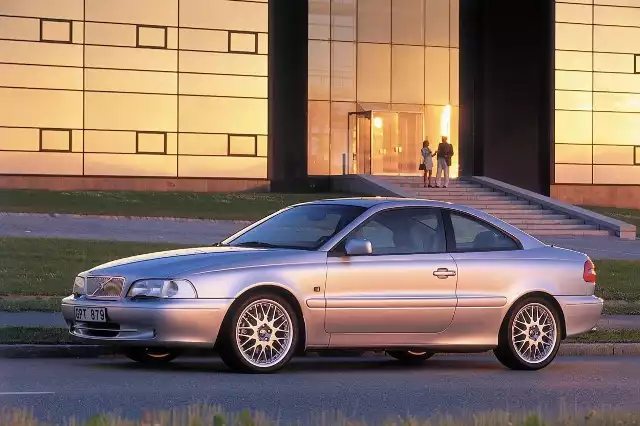 Volvo C70 (1999-2000) – schematy bezpieczników i przekaźników