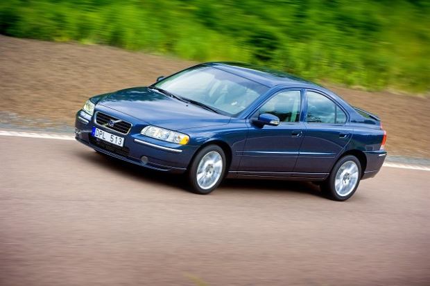 Volvo S60 (2003) – schematy bezpieczników i przekaźników