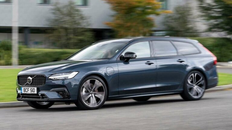 Volvo V90 (2023) – schematy bezpieczników i przekaźników