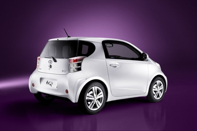 Toyota iQ (2008-2015) – schematy bezpieczników i przekaźników