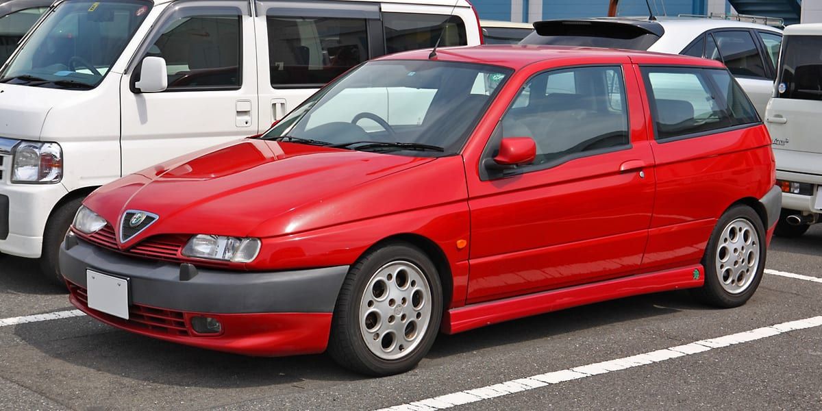 Alfa Romeo 145 (1994-2000) – schematy bezpieczników i przekaźników