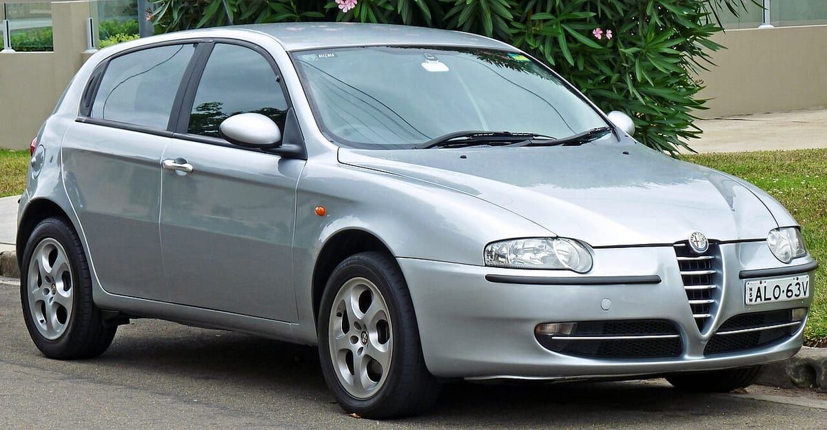 Alfa Romeo 147 (2005-2010) – schematy bezpieczników i przekaźników