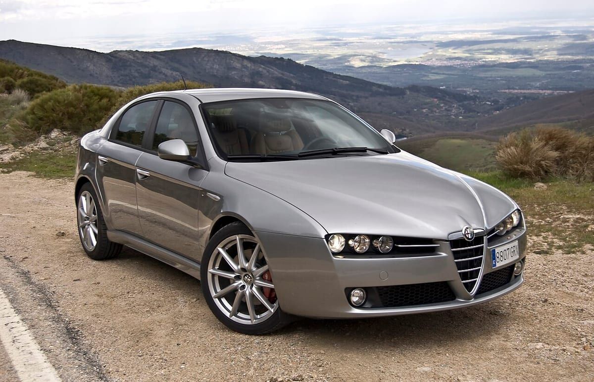 Alfa Romeo 159 (2005-2011) – schematy bezpieczników i przekaźników
