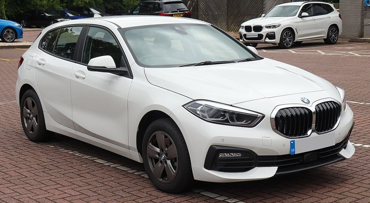 BMW 1 F40 (2019-2023) – schematy bezpieczników i przekaźników