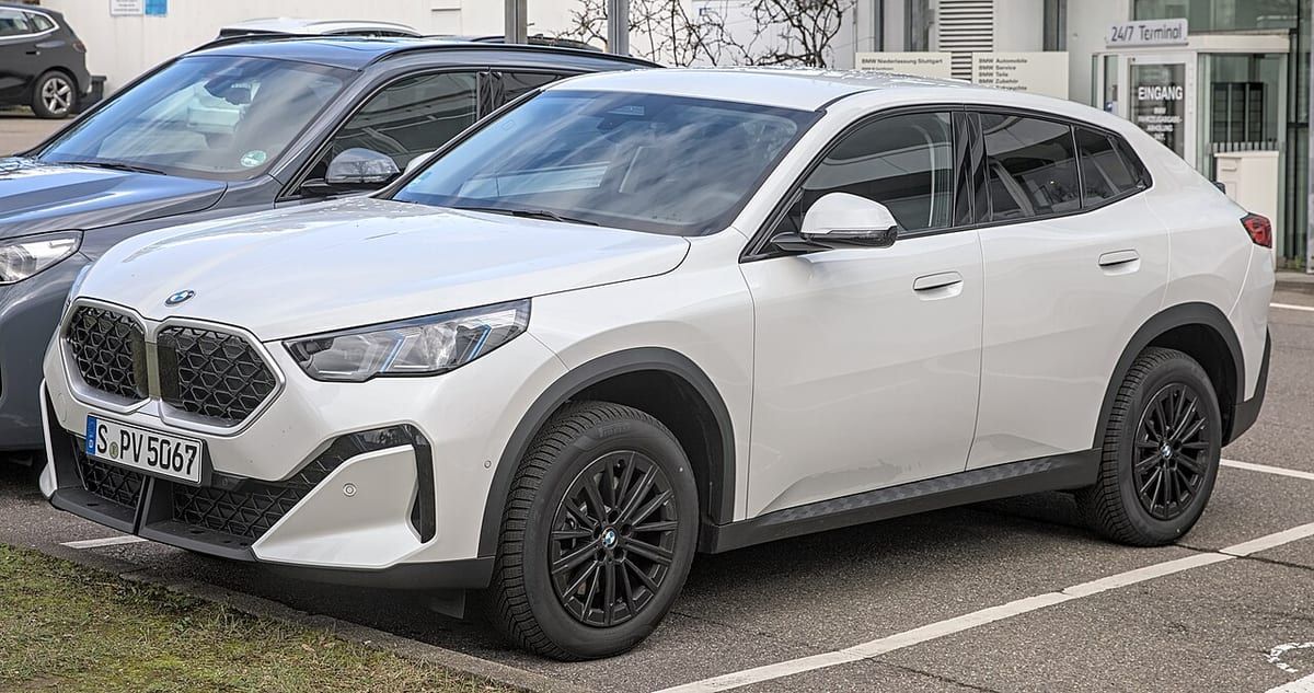 BMW X2 F39 (2018-2023) – schematy bezpieczników i przekaźników
