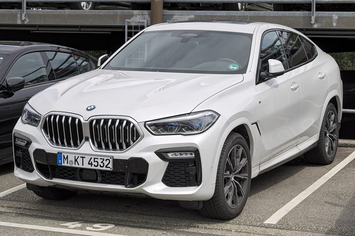 BMW X6 (G06/F96) (2019-2022) – schematy bezpieczników i przekaźników