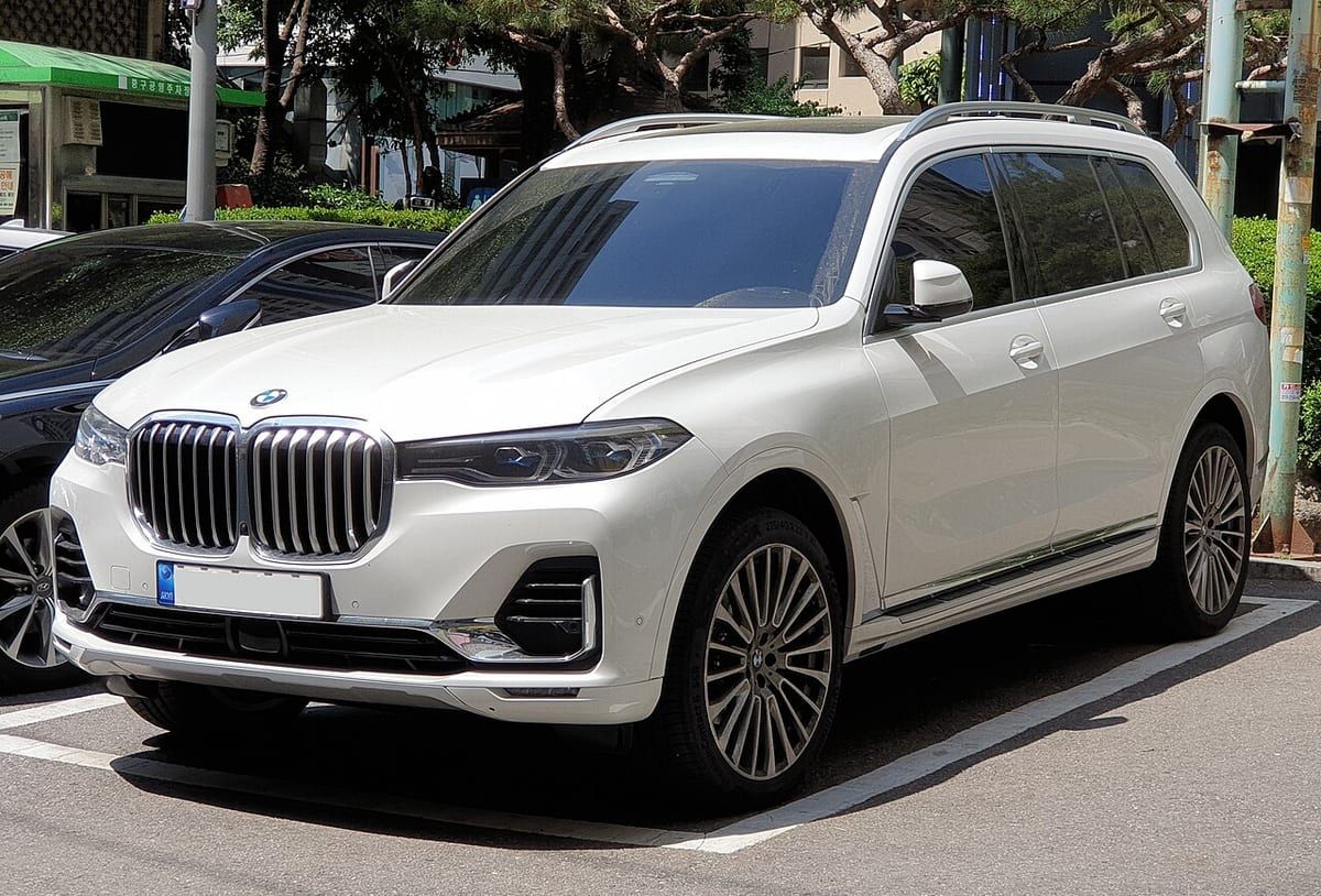BMW X7 G07 (2019-2022) – schematy bezpieczników i przekaźników