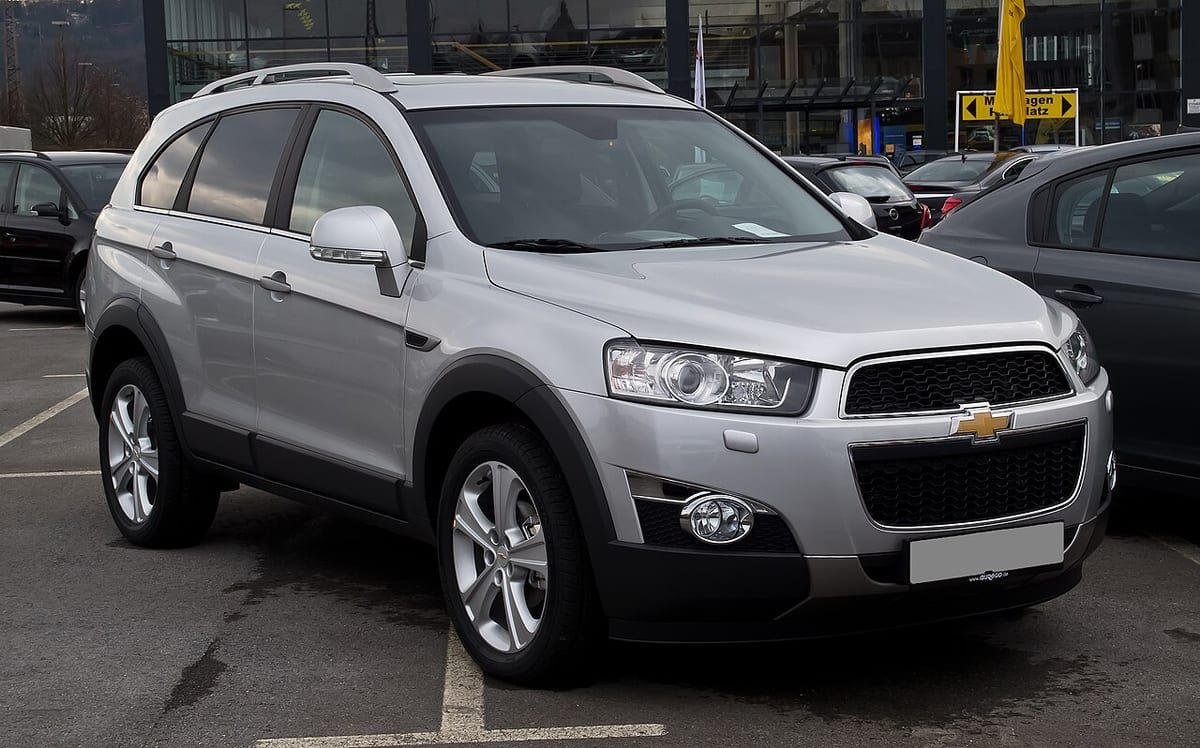 Chevrolet Captiva (2006-2019) – schematy bezpieczników i przekaźników