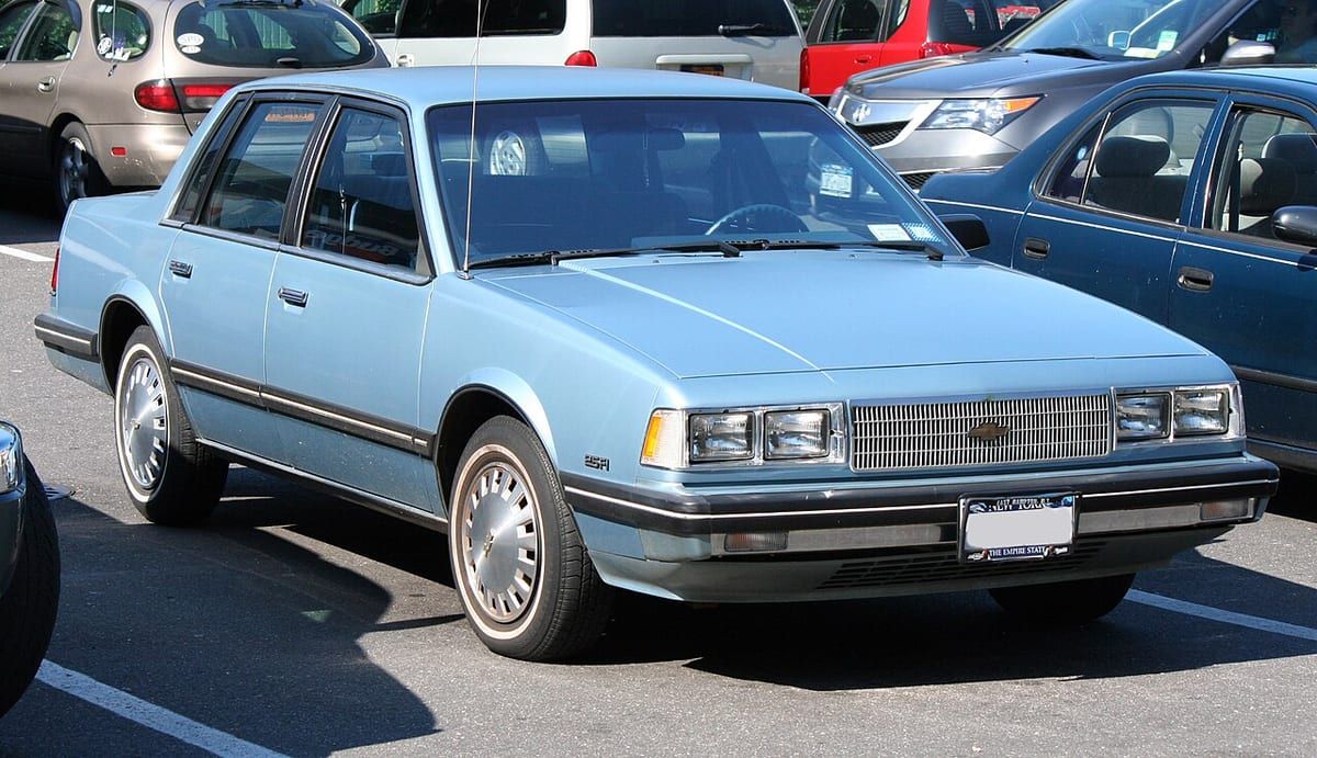 Chevrolet Celebrity (1982-1990) – schematy bezpieczników i przekaźników