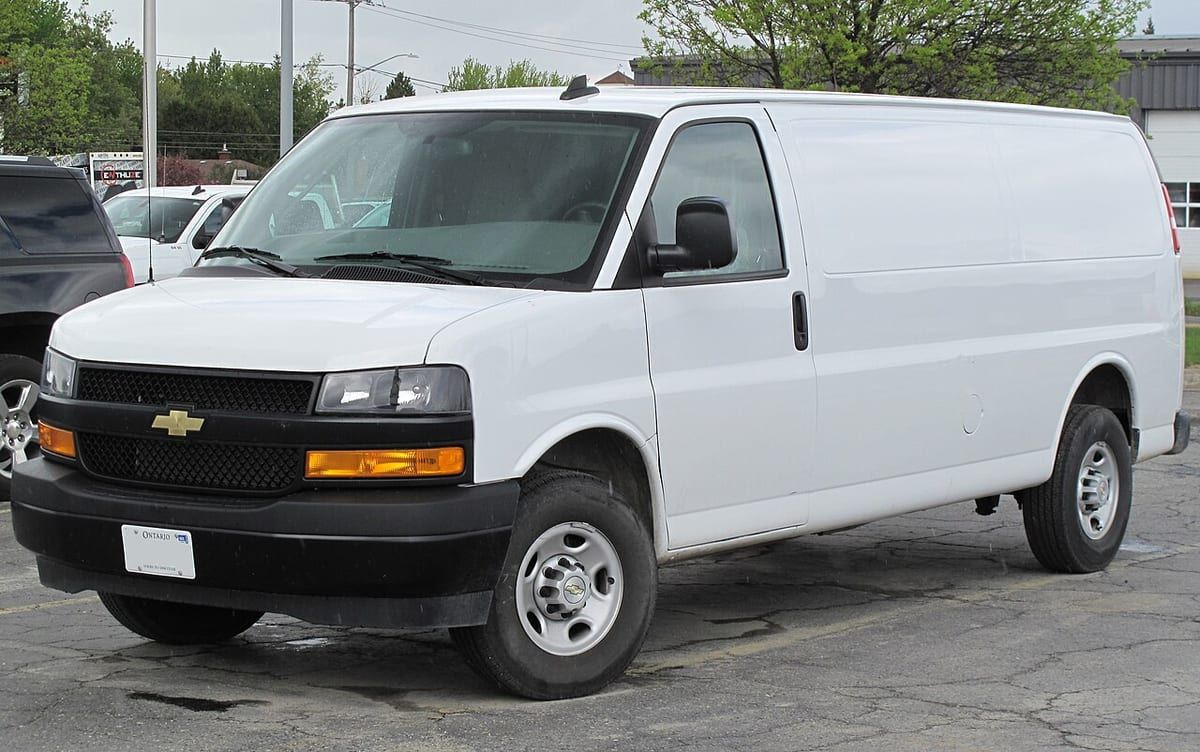 Chevrolet Express (2008-2009) – schematy bezpieczników i przekaźników
