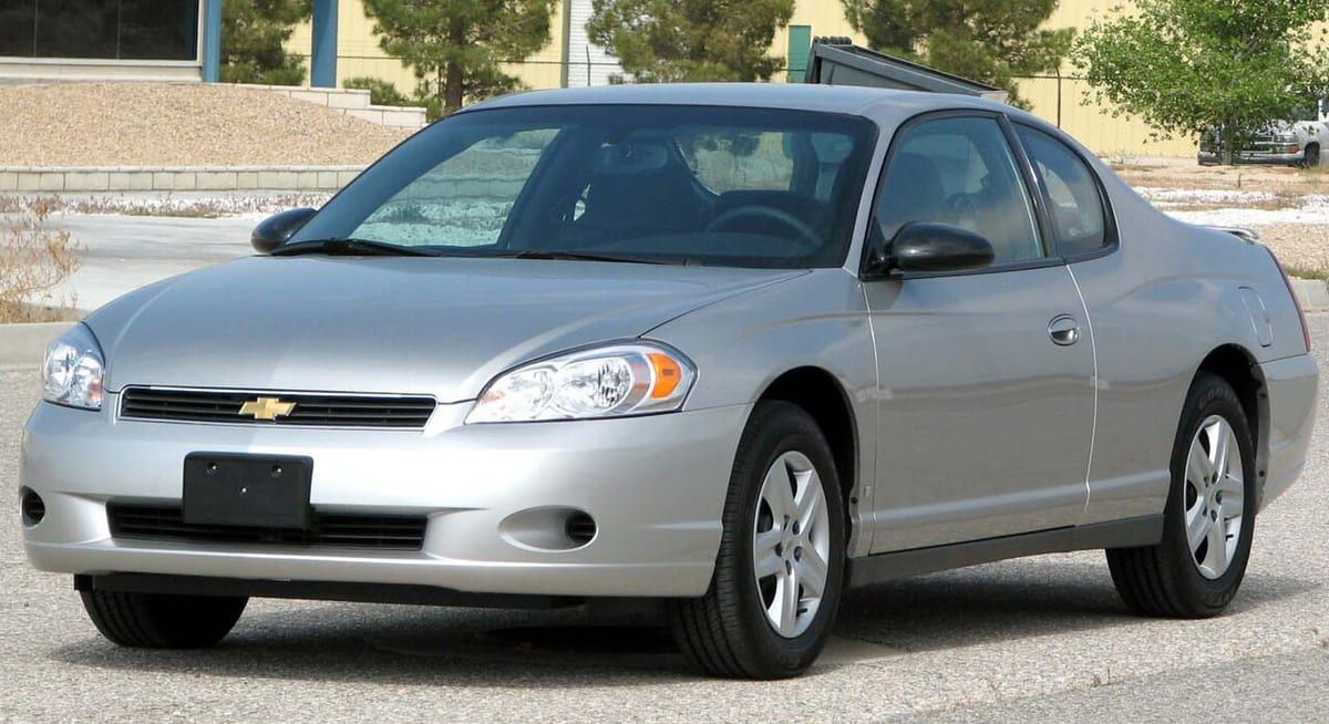 Chevrolet Monte Carlo (2004-2005) – schematy bezpieczników i przekaźników