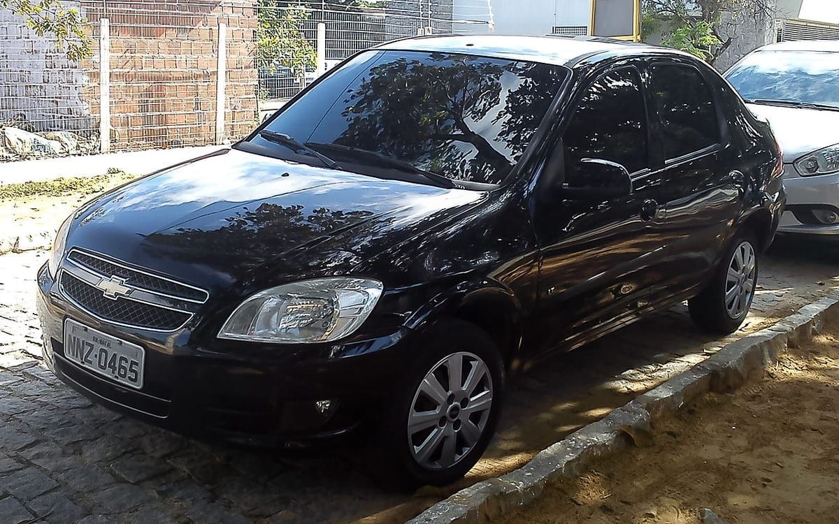 Chevrolet Prisma (2013-2019) – schematy bezpieczników i przekaźników