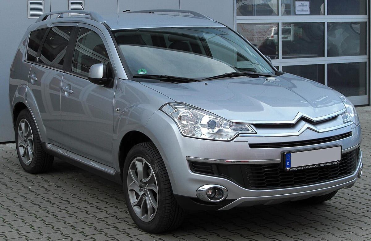 Citroën C-Crosser (2008-2012) – schematy bezpieczników i przekaźników