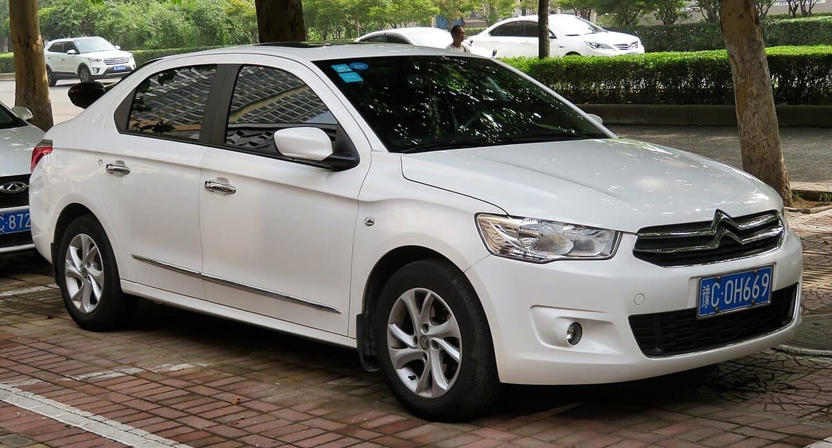 Citroën C-Elysée (2015-2018) – schematy bezpieczników i przekaźników