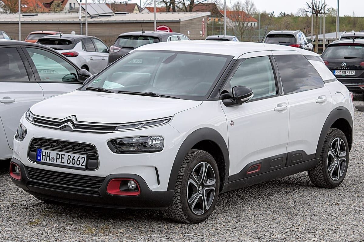 Citroën C4 Cactus (2017-2021) – schematy bezpieczników i przekaźników