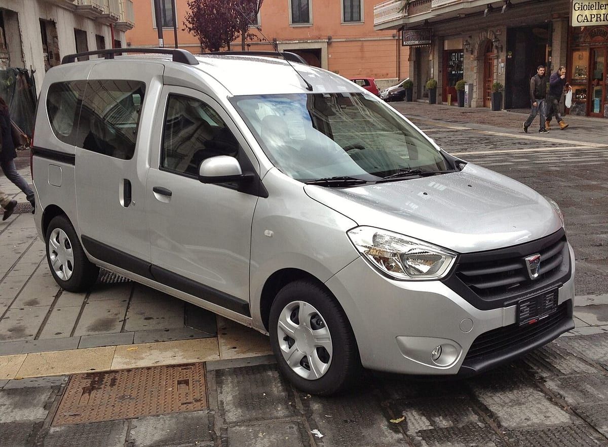 Dacia Dokker (2012-2020) – schematy bezpieczników i przekaźników