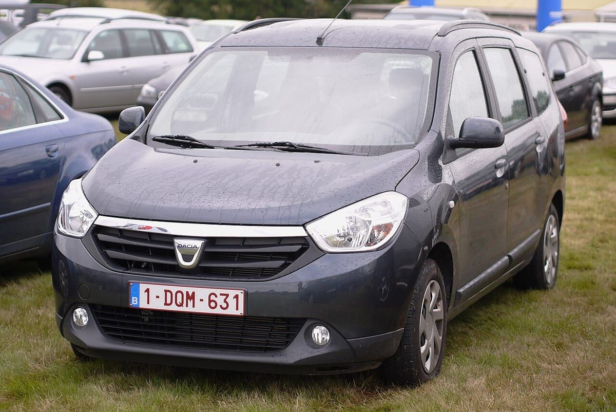 Dacia Lodgy (2012-2016) – schematy bezpieczników i przekaźników