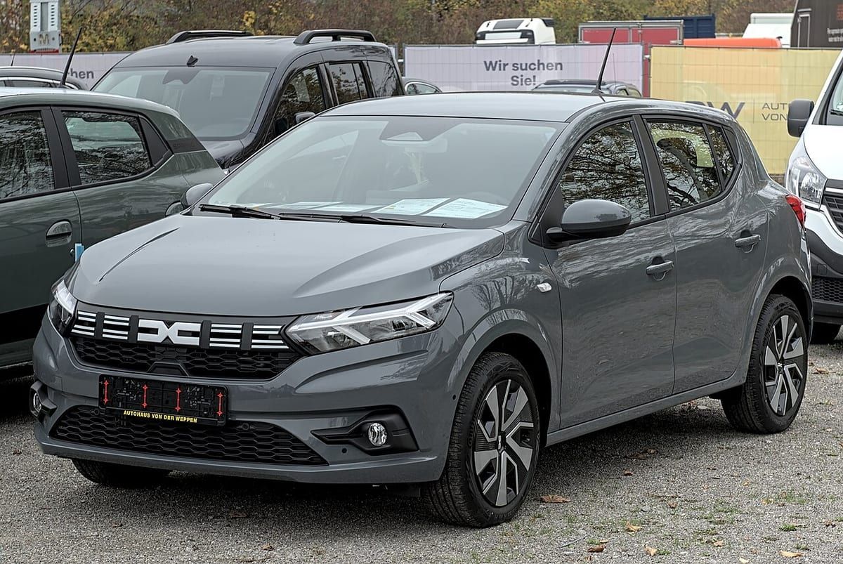 Dacia Sandero II (2011-2020) – schematy bezpieczników i przekaźników