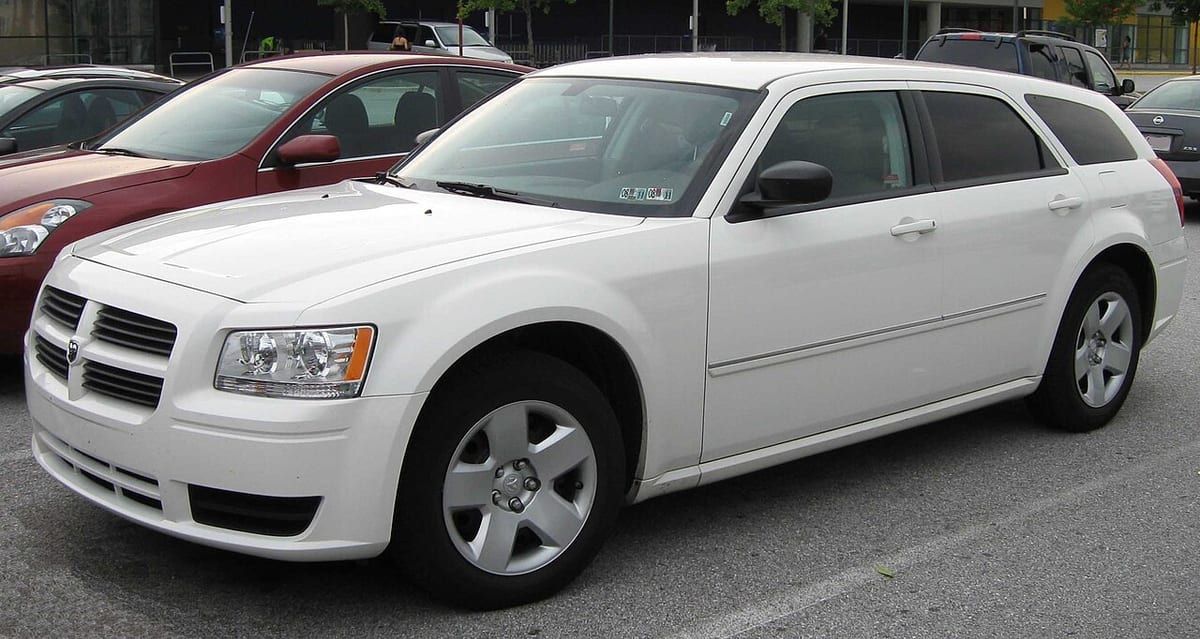 Dodge Magnum (2005-2010) – schematy bezpieczników i przekaźników