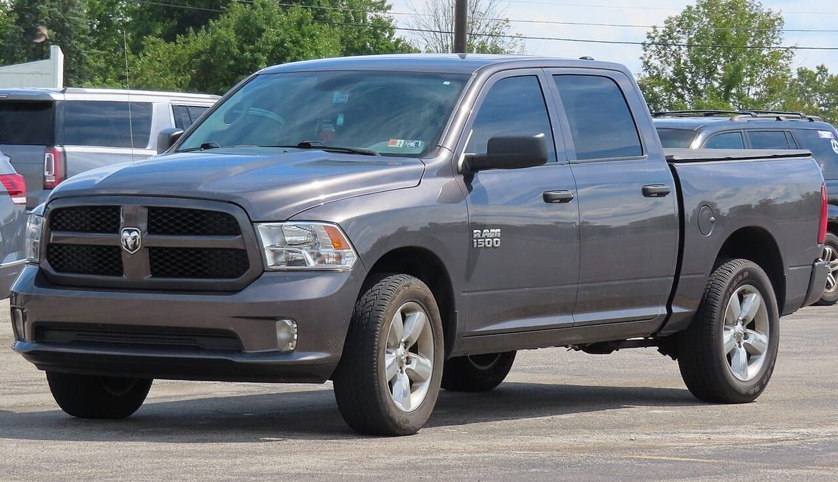Dodge RAM 1500 (2020) – schematy bezpieczników i przekaźników