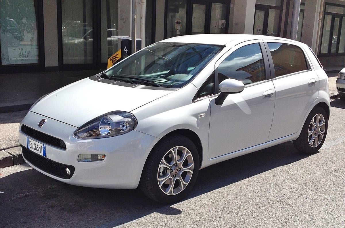 Fiat Grande Punto (2006-2009) – schematy bezpieczników i przekaźników