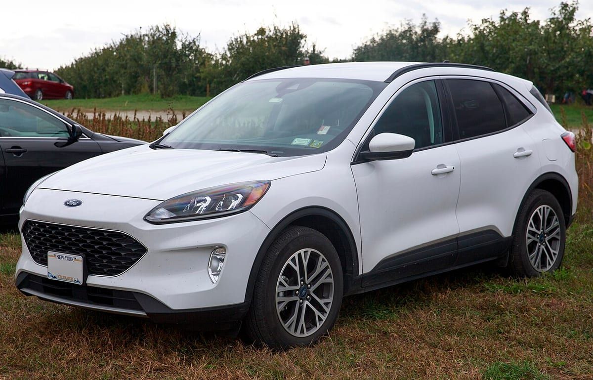 Ford Escape II (2008-2012) – schematy bezpieczników i przekaźników