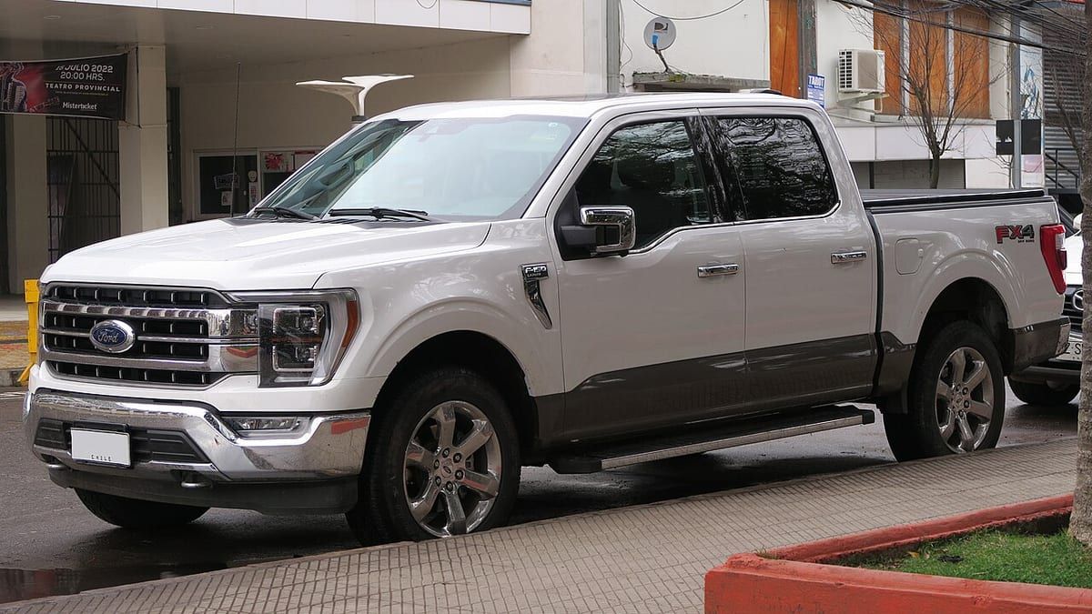 Ford F-600 (2021) – schematy bezpieczników i przekaźników