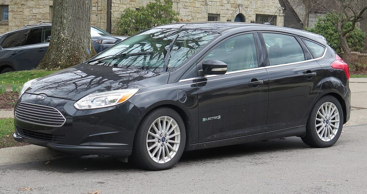 Ford Focus Electric (2017-2018) – schematy bezpieczników i przekaźników