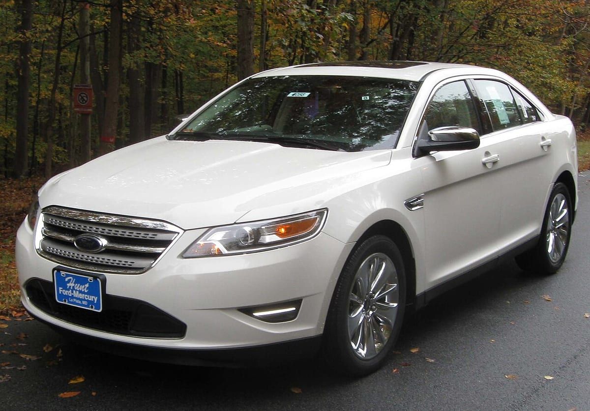 Ford Taurus (1999-2007) – schematy bezpieczników i przekaźników