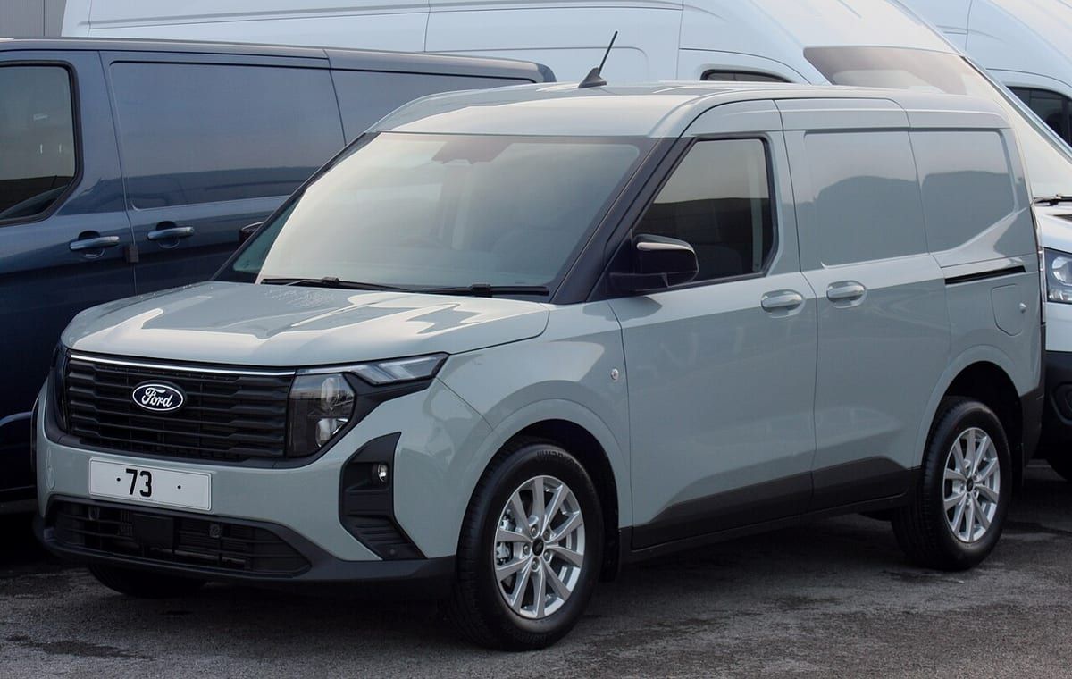 Ford Transit Courier (2021-2023) – schematy bezpieczników i przekaźników