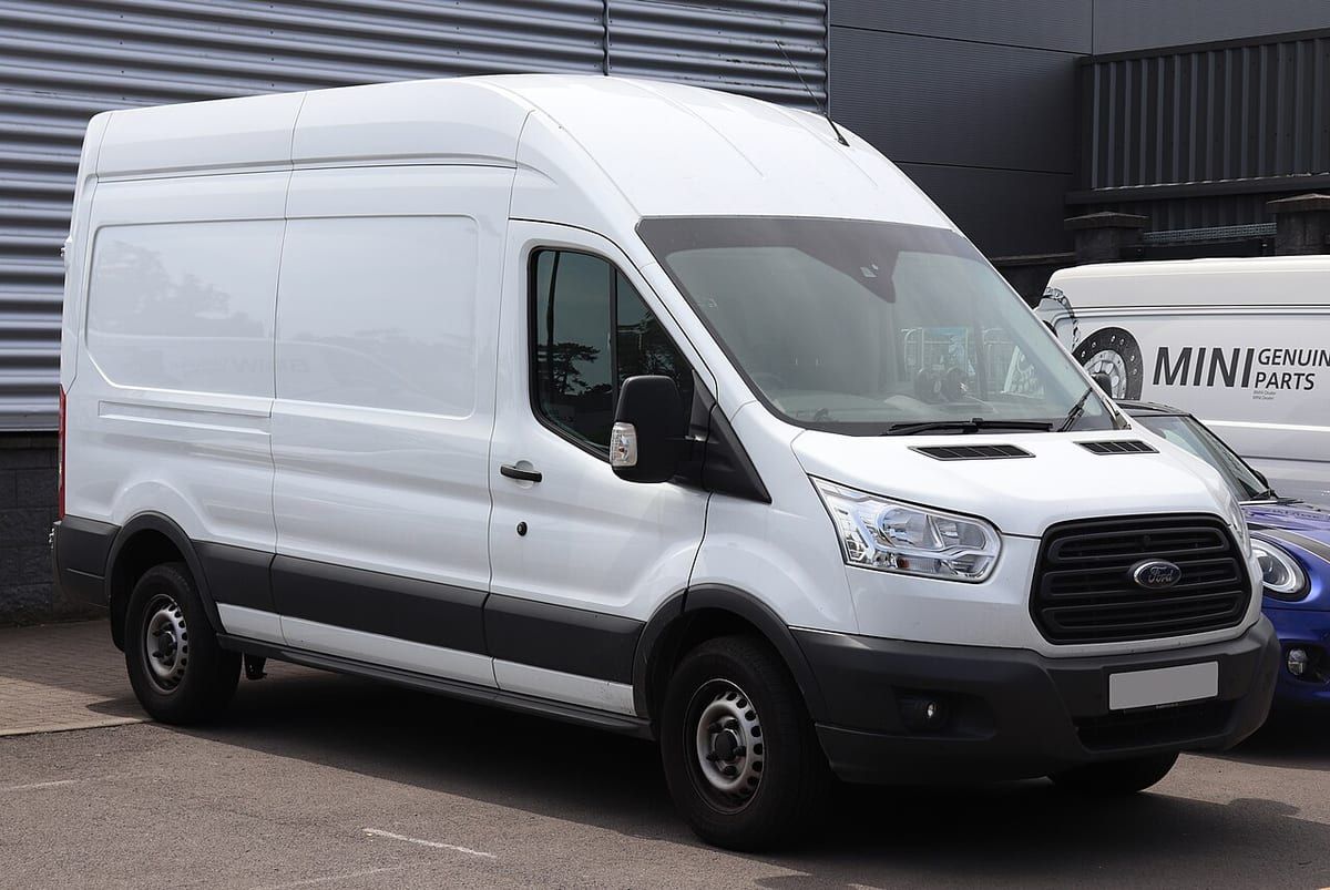 Ford Transit i Tourneo (2020-2022) – schematy bezpieczników i przekaźników