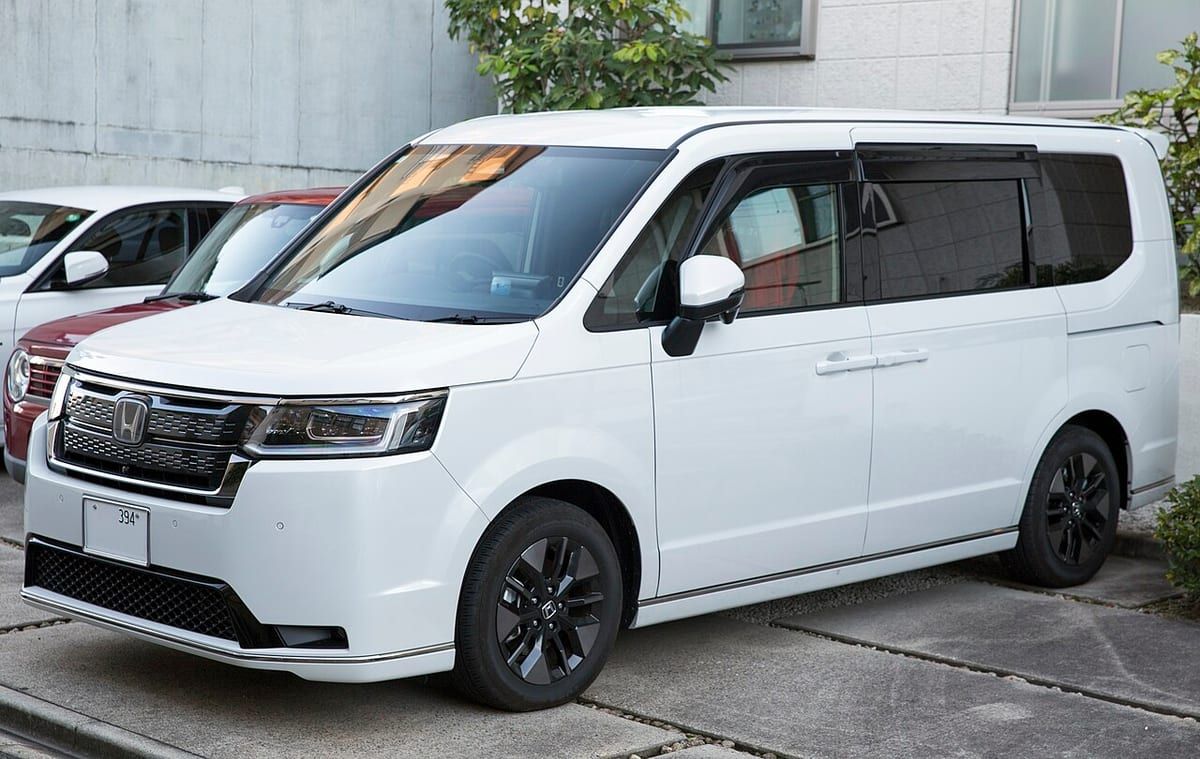 Honda StepWGN (2015-2021) – schematy bezpieczników i przekaźników