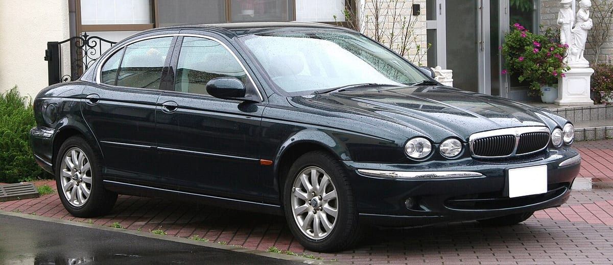 Jaguar X-Type (2004-2009) – schematy bezpieczników i przekaźników