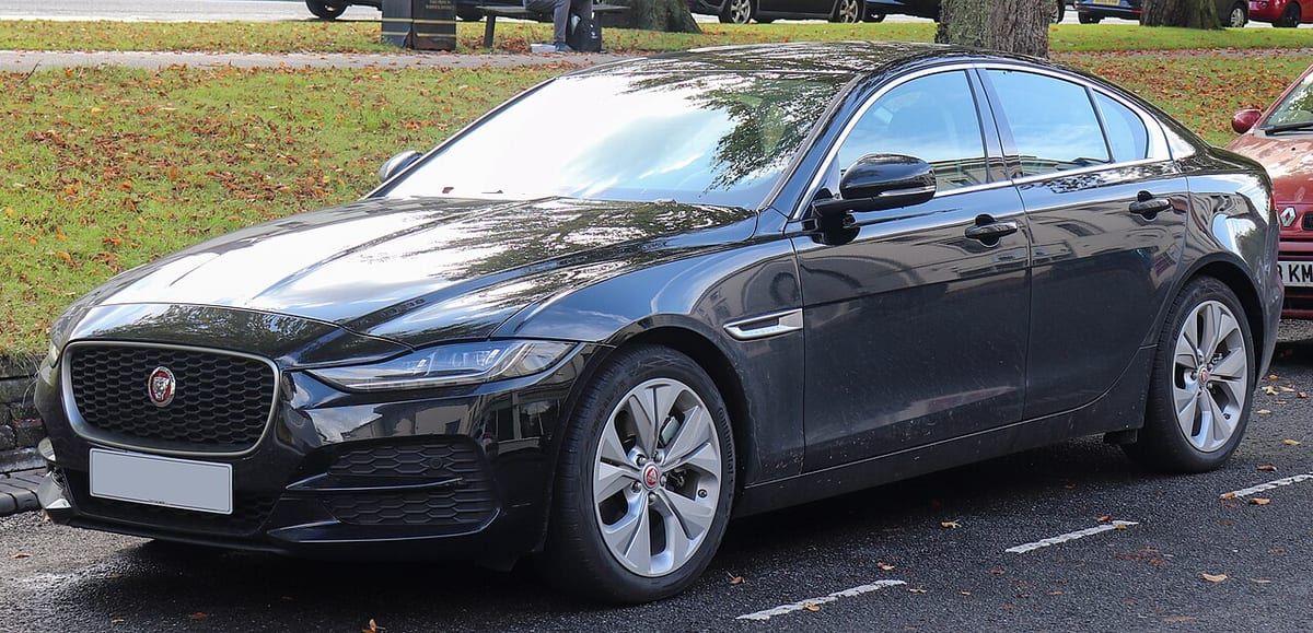 Jaguar XE (X760) (2016-2019) – schematy bezpieczników i przekaźników