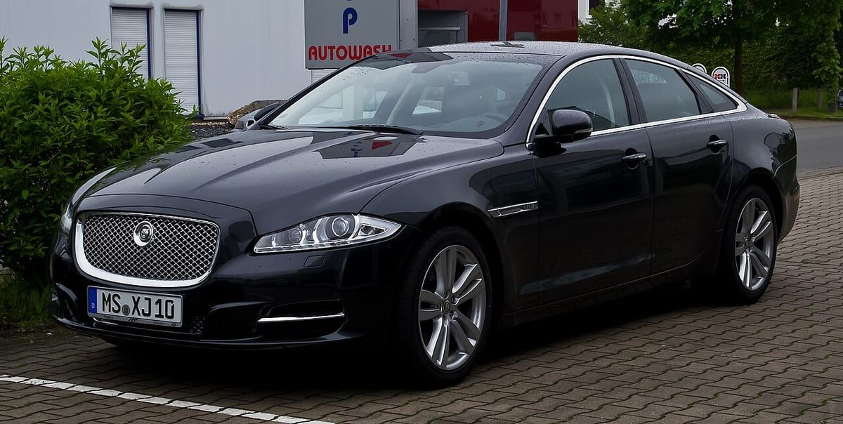 Jaguar XJ (X351) (2011-2015) – schematy bezpieczników i przekaźników