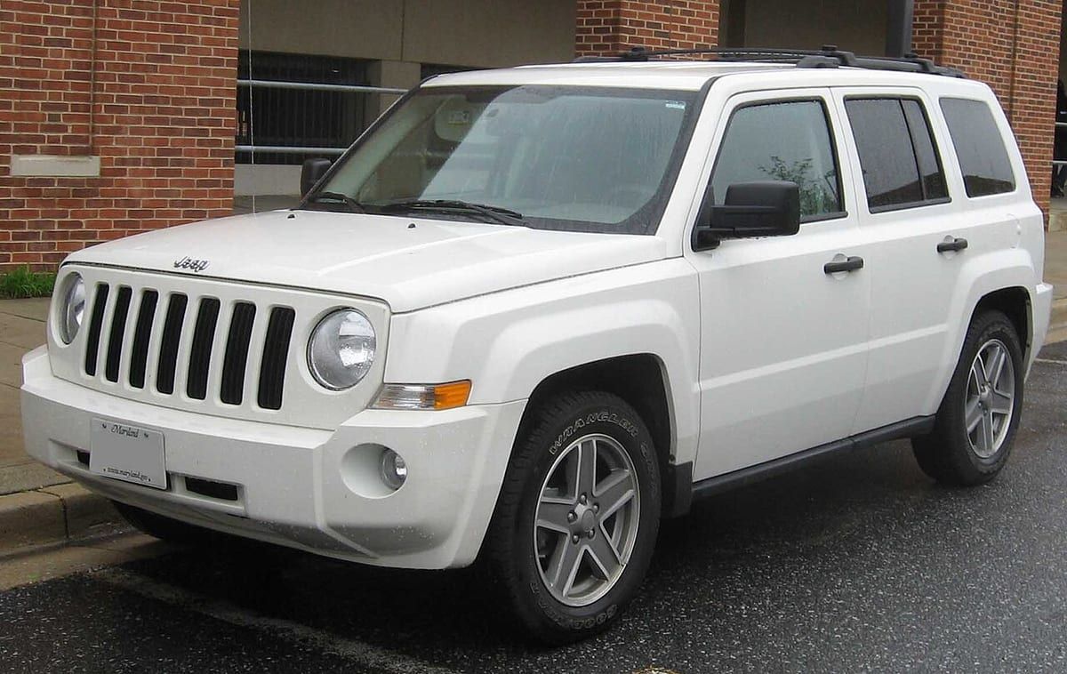 Jeep Patriot (2009-2010) – schematy bezpieczników i przekaźników