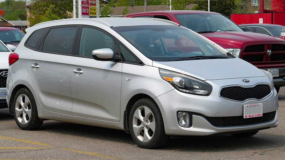 Kia Carens i Rondo IV (2014-2016) – schematy bezpieczników i przekaźników