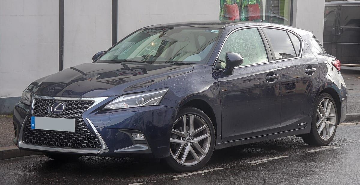 Lexus CT200h A10 (2011-2017) – schematy bezpieczników i przekaźników