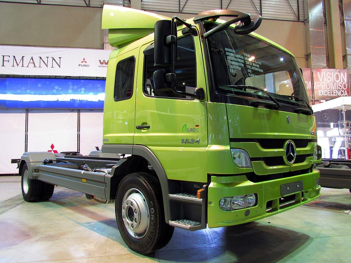 Mercedes-Benz Atego (1998-2012) – schematy bezpieczników i przekaźników