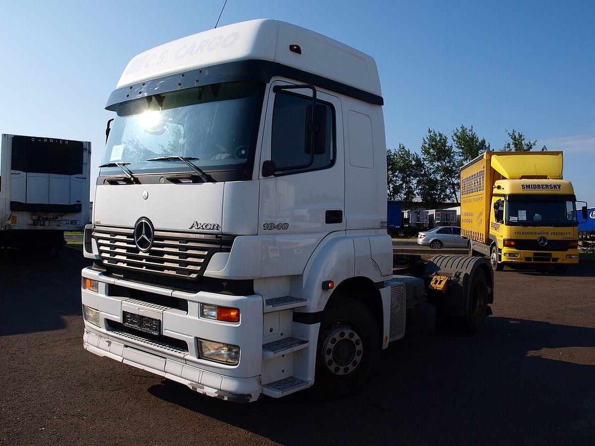 Mercedes-Benz Axor (2015-2023) – schematy bezpieczników i przekaźników